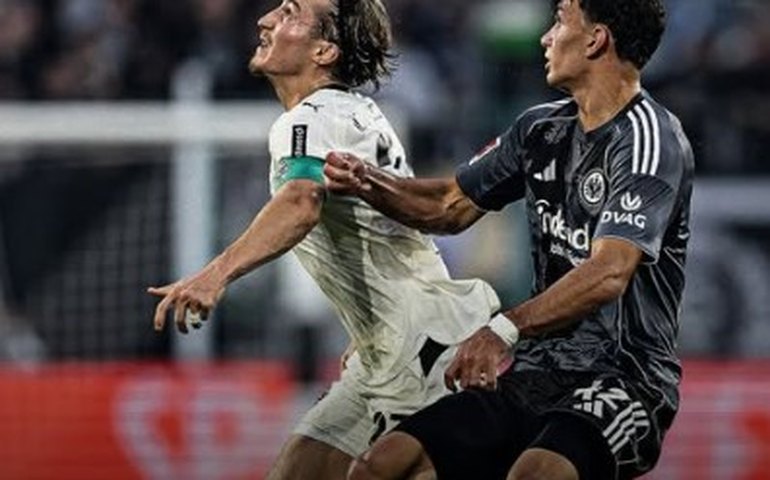 Mönchengladbach sai perdendo de 6 a 0, reage, mas cai diante do Eintrach em jogo de 10 gols