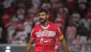 Gum atuando com a camisa regatiana / Foto: ASCOM CRB