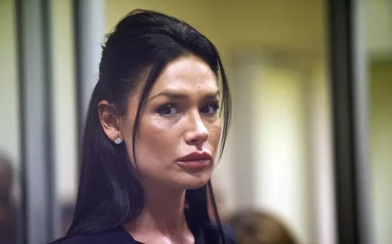 Indulto para mulher ligada a escândalos de Berlusconi chacoalha política italiana