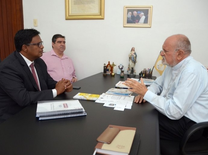 Gestores da Seris participam de encontro com arcebispo