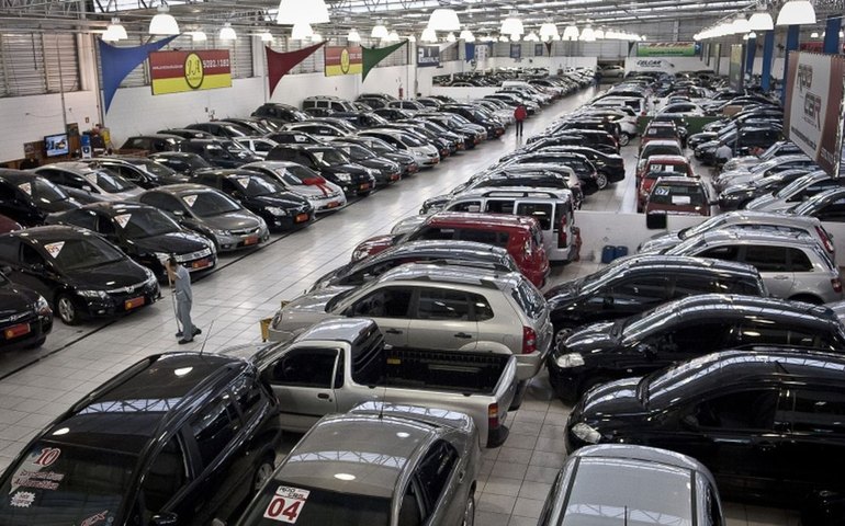 Vendas de veículos novos sobem 1,9% em setembro contra setembro de 2022, diz Fenabrave