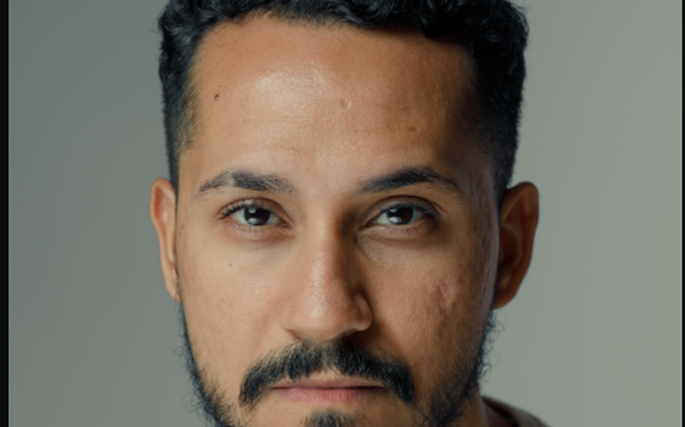 Novo livro do mineiro Leonardo Simões, autor radicado em São Paulo, explora identidade, racialidade e relacionamentos em tempos de turbulência política