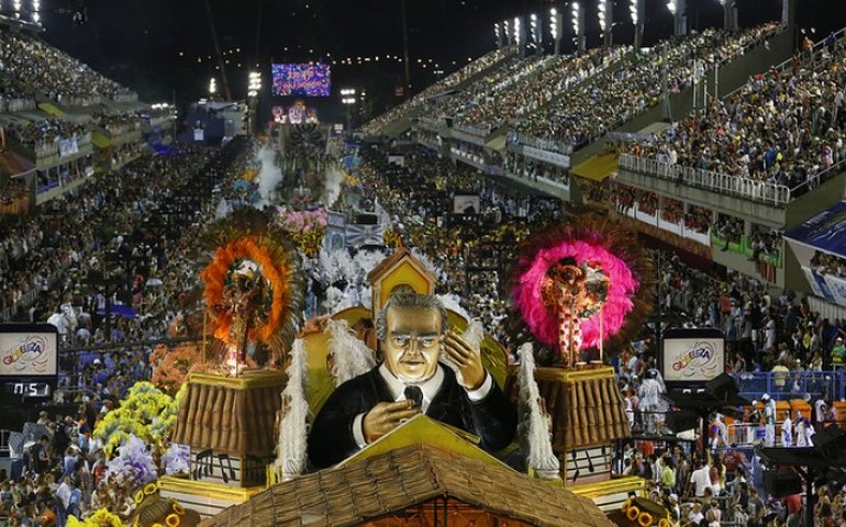 Homenageado pela Vila Isabel, Karabtchevisky deixa Sapucaí emocionado
