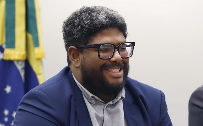 Combate à violência contra jovens negros depende de enfrentamento ao racismo estrutural, dizem debatedores