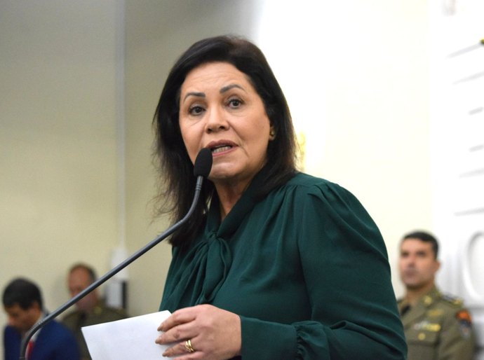 Deputada Rose Davino destaca 40 anos da TV Ponta Verde
