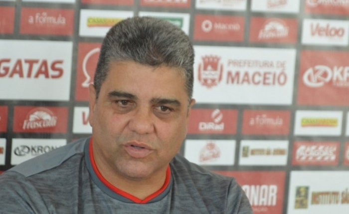Técnico já foi campeão da Série B em 2016 com o Atlético-GO e subiu o CSA em 2018