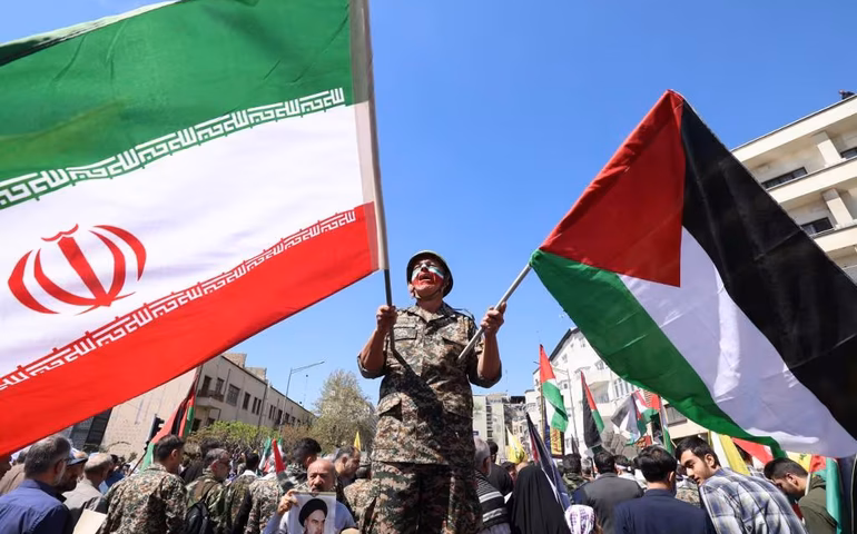 'Irã sofrerá consequências de sua decisão de agravar situação', promete Israel; veja o tamanho das forças armadas de Teerã