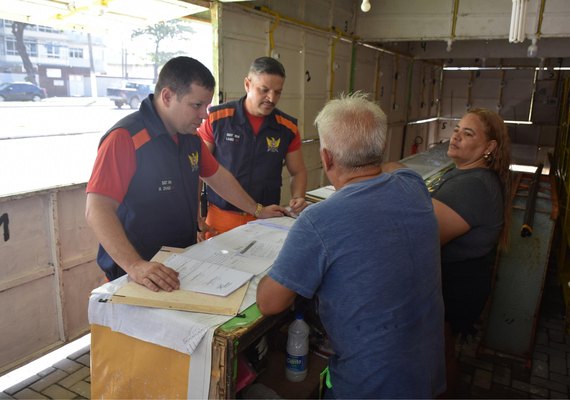 Bombeiros iniciam vistorias em barracas de fogos de artifício para garantir segurança nas vendas