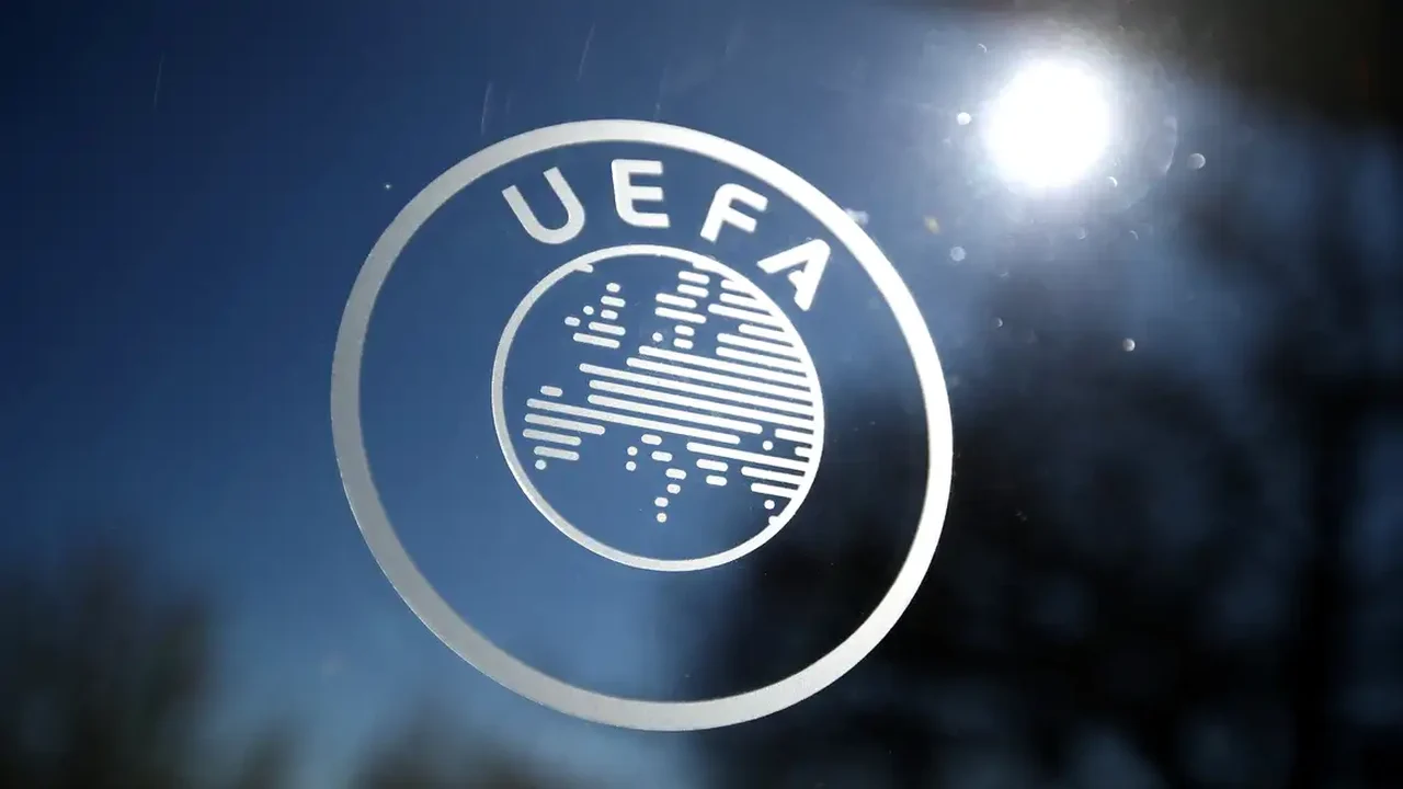 Uefa remove árbitro de vídeo de escala da Liga dos Campeões após erro em jogo do PSG