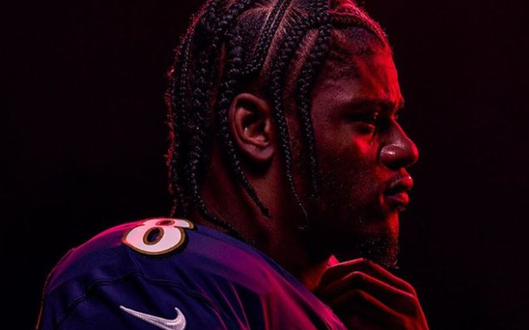Estrela do Baltimore Ravens, Lamar Jackson é eleito MVP da NFL pela segunda vez