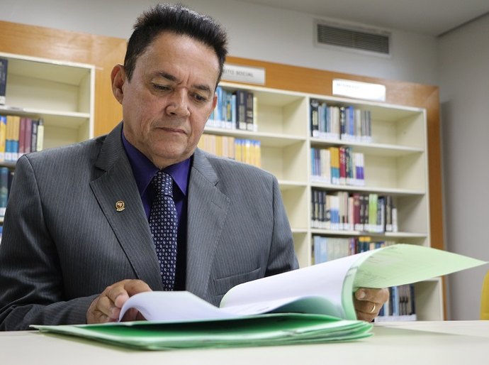 MP em Atalaia ingressa com ação para garantir salários dos servidores