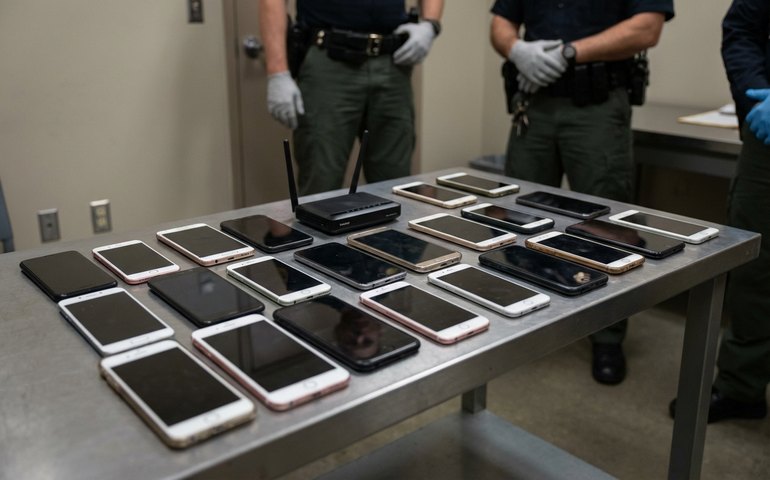 Celulares e roteador são apreendidos em presídio onde desembargador ficará detido