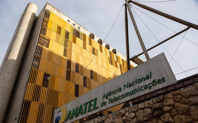 Anatel publica medidas para evitar golpes com 0800; multa pode chegar a R$ 50 milhões