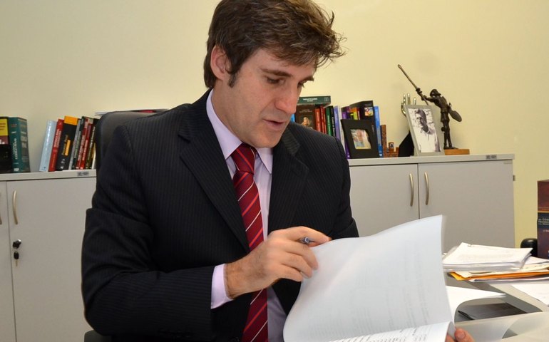 4ª Promotoria de Justiça de Arapiraca firma TAC com Prefeitura de Craíbas para realização de concurso e afastamento de servidores temporários