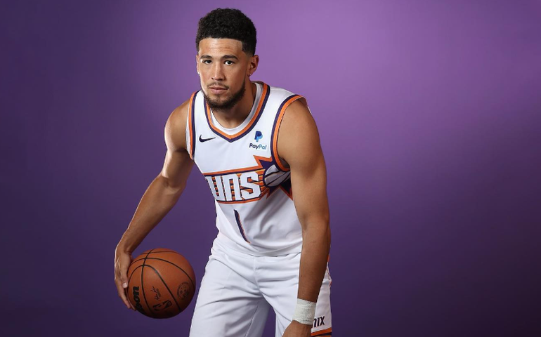 Devin Booker renova com Phoenix Suns e alcança maior salário anual da NBA