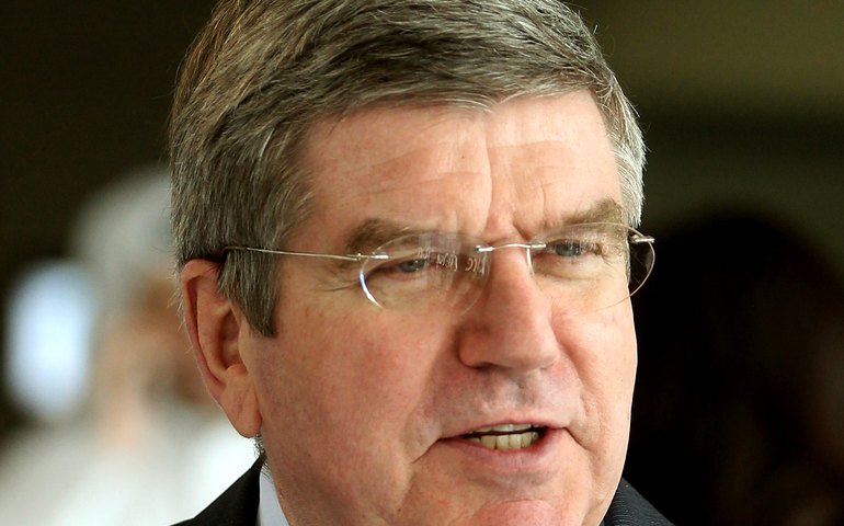 Thomas Bach diz que discurso de ódio contra boxeadoras é 'totalmente inaceitável'