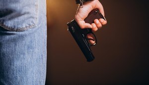 rapaz-sofre-tentativa-de-homicidio-e-criminosos-sao-agredidos-por-po-2213085016.jpg