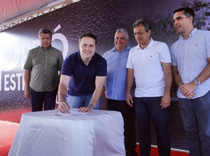 Renan Filho leva obras e serviços do Estado à Grota do Canaã