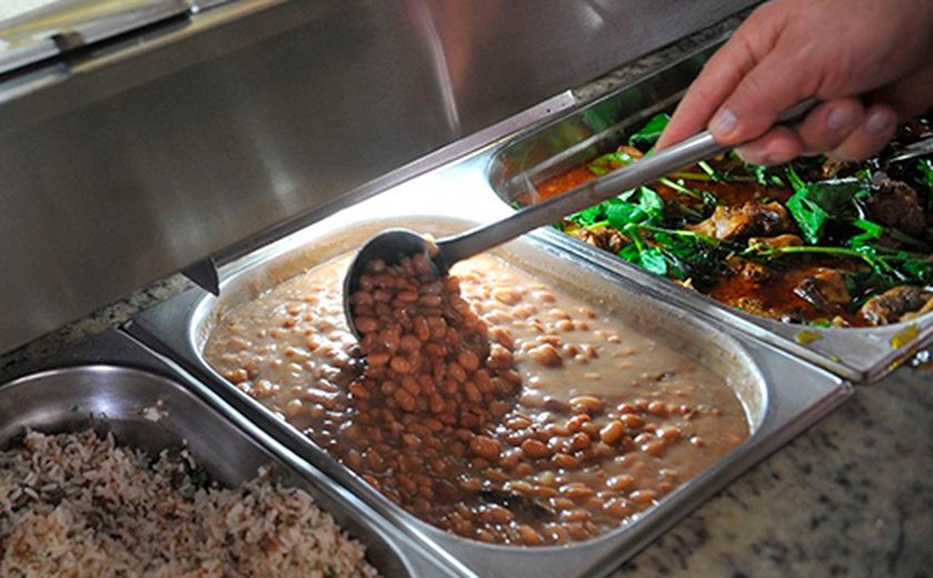 Restaurante deve indenizar cliente que encontrou cabelo na comida