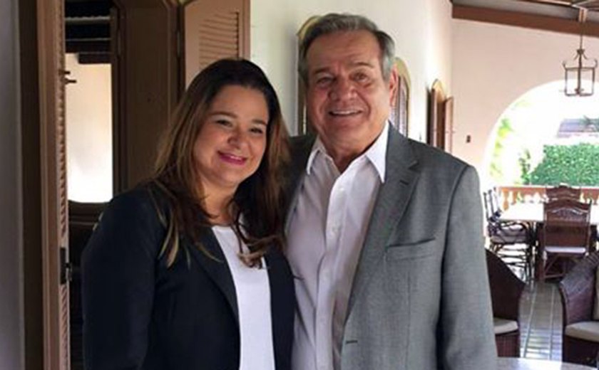 Patrícia Sampaio sai do PT e muda domicílio para Maceió