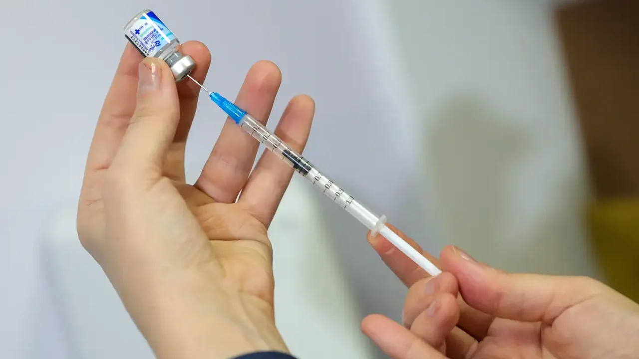 Vacina contra VSR em idosos reduz internações em 75%