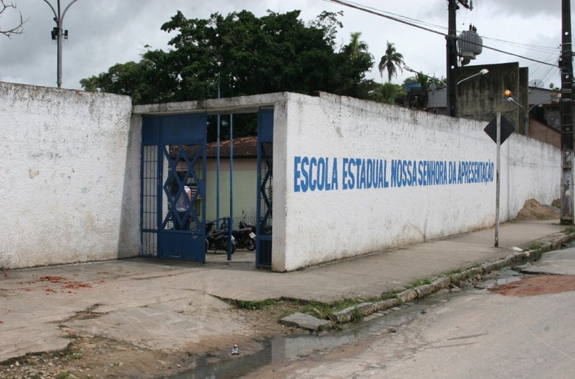 Governador assina ordem de serviço para recuperar escola em Porto Calvo