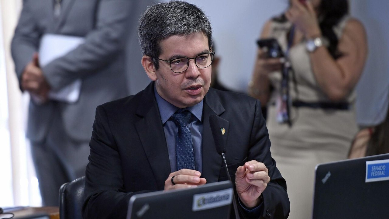 Líder do governo no Congresso prevê votação da PEC do fim da escala 6 x 1 até o fim de outubro