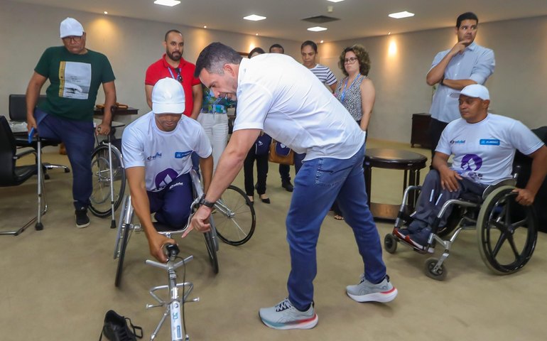 Paratletas recebem cadeiras de rodas de alta performance do Governo de Alagoas
