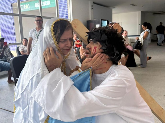 Encenação da Paixão de Cristo mobiliza pacientes e profissionais do Hospital de Emergência do Agreste