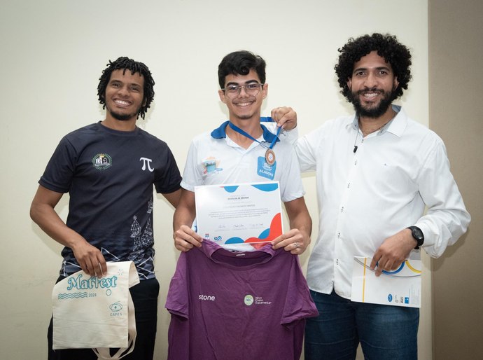 Sonhos, esforço e permanência: estudantes da rede estadual celebram aprovação em universidades públicas de Alagoas