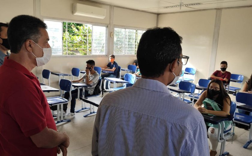 Alunos da rede municipal dos 5º e 9º anos voltam às escolas em Branquinha
