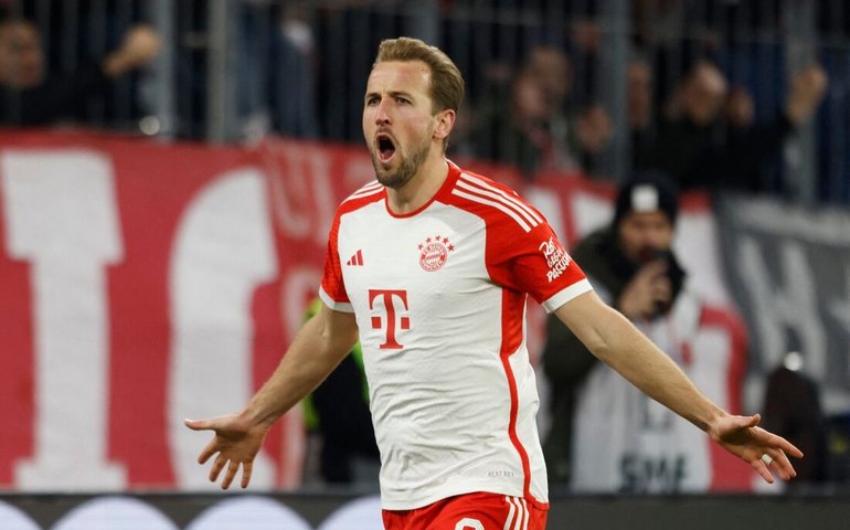 Kane marca, mas Bayern de Munique perde do Stuttgart no Alemão; Dortmund goleia