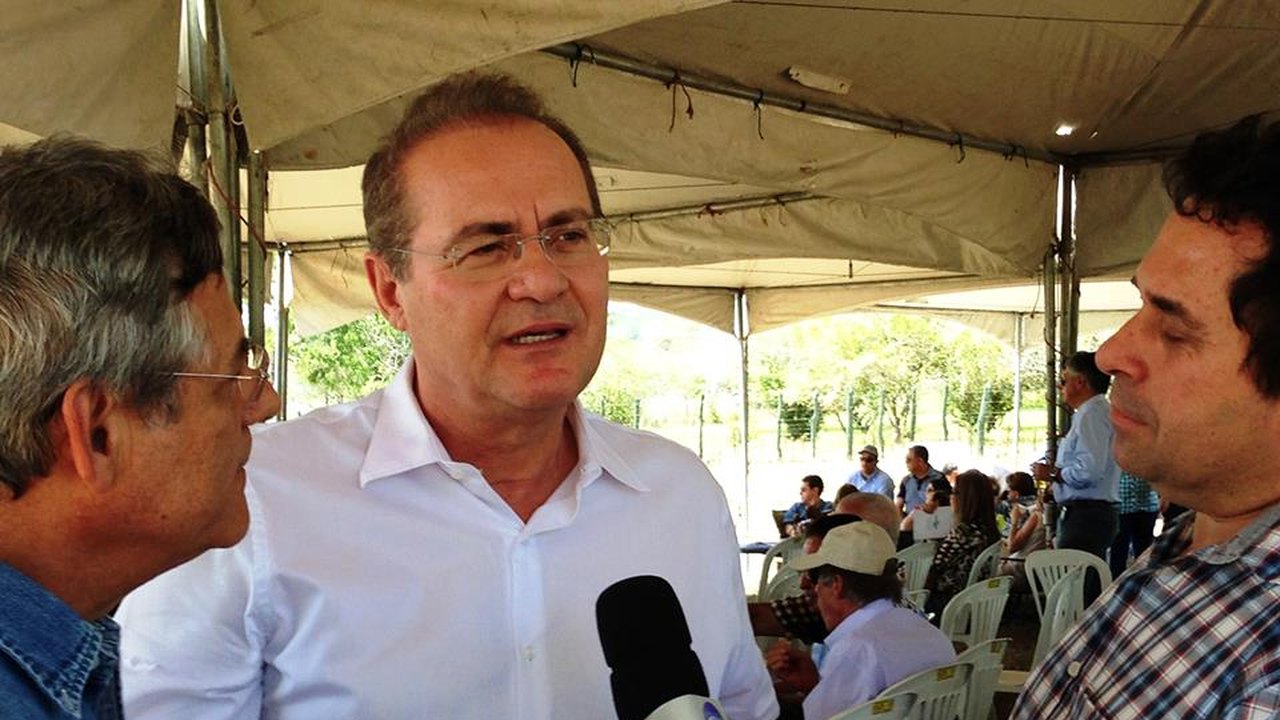 Renan comemora aliança do PMDB com PT para 2014