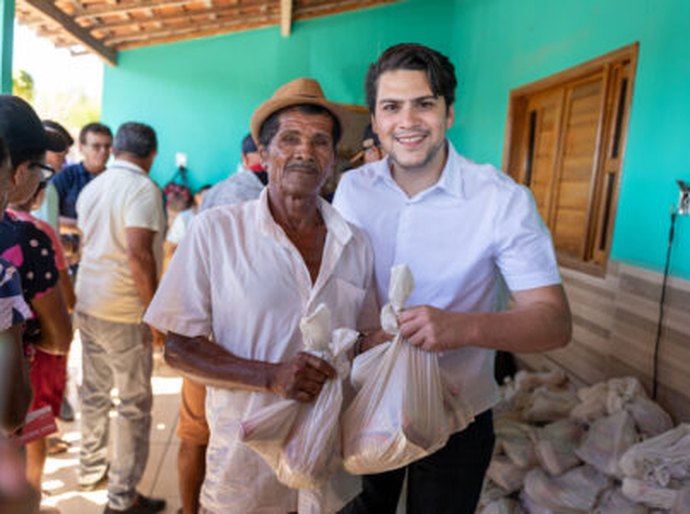 Prefeito Eduardo Bulhões inicia distribuição do peixe da Semana Santa para beneficiar 12.500 famílias