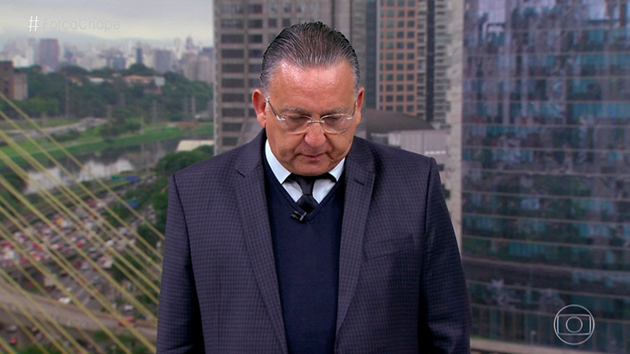 Galvão Bueno deseja narrar um jogo da Chapecoense na Globo