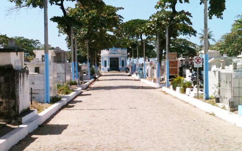 Visitas em cemitérios seguem suspensas, alerta Prefeitura