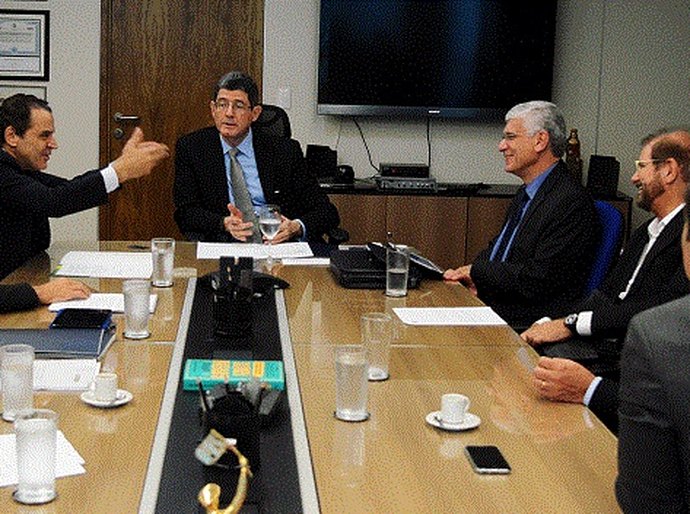 Fazenda e Turismo firmam acordo para preservar empregos