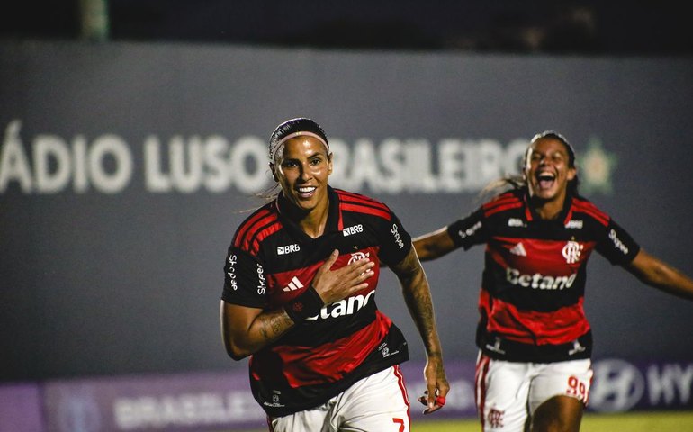 Flamengo vence Vitória e se aproxima dos líderes no Brasileiro Feminino