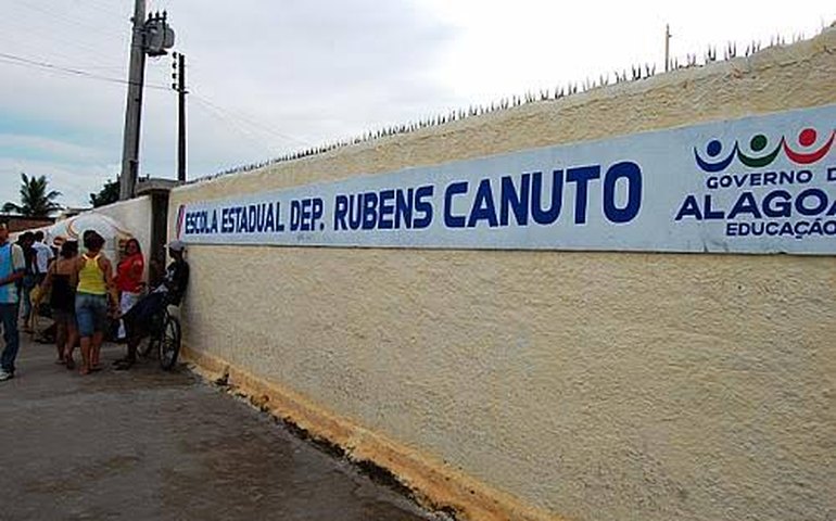 Governo de Alagoas lamenta ocorrência registrada na Escola Estadual Rubens Canuto, no Benedito Bentes