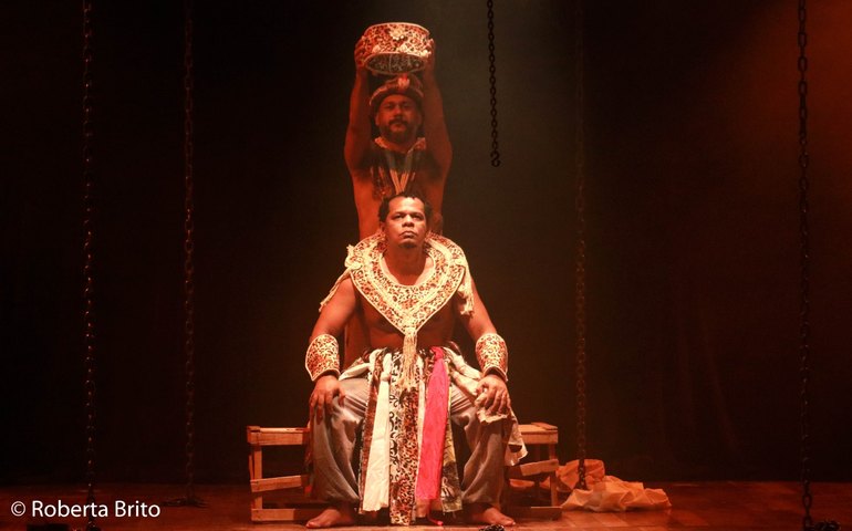 Espetáculo 'Negreiros' da Cia LaCasa ocupa o palco do Theatro Homerinho em apresentação única
