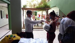 doação de mascaras igreja