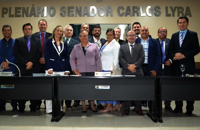 Câmara de SMC vota Orçamento e Maxwell Idalino é reconduzido ao cargo de presidente para o biênio 2019-2020 