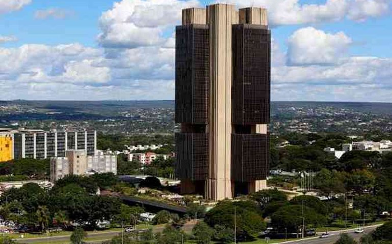 IBC-Br sobe 0,35% em fevereiro ante janeiro, com ajuste, afirma Banco Central