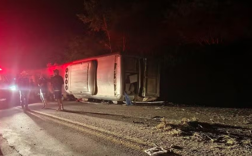 Acidente de ônibus deixa 15 mortos e vários feridos no Agreste de Pernambuco