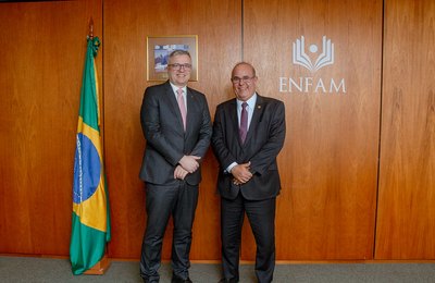 Desembargador Fernando Tourinho visita sede da Enfam em Brasília