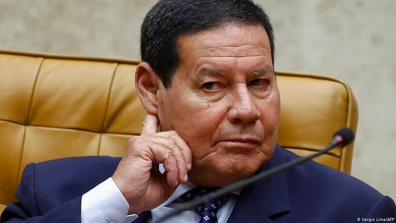 Mourão elogia indicado por Lula para a Defesa: 'Um nome positivo para o cargo'