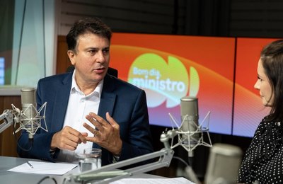 Camilo Santana anuncia duas novidades: o MEC Enem e o MEC Livros