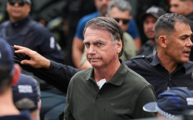Michelle afirma que Bolsonaro já se alimenta e faz fisioterapia após cirurgia