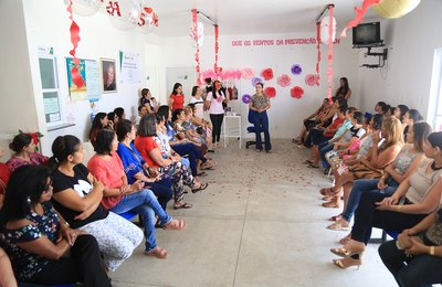 Mulheres participam de roda de conversa sobre sexualidade, planejamento familiar e DST 