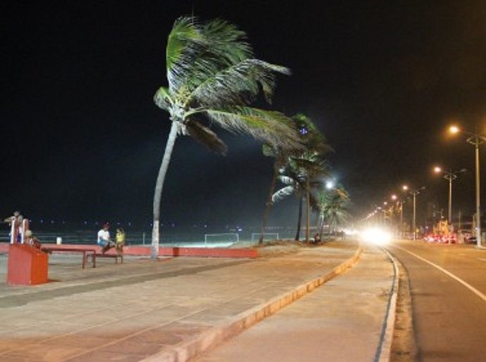 Ações da Sima reforçam i﻿luminação da orla de Maceió